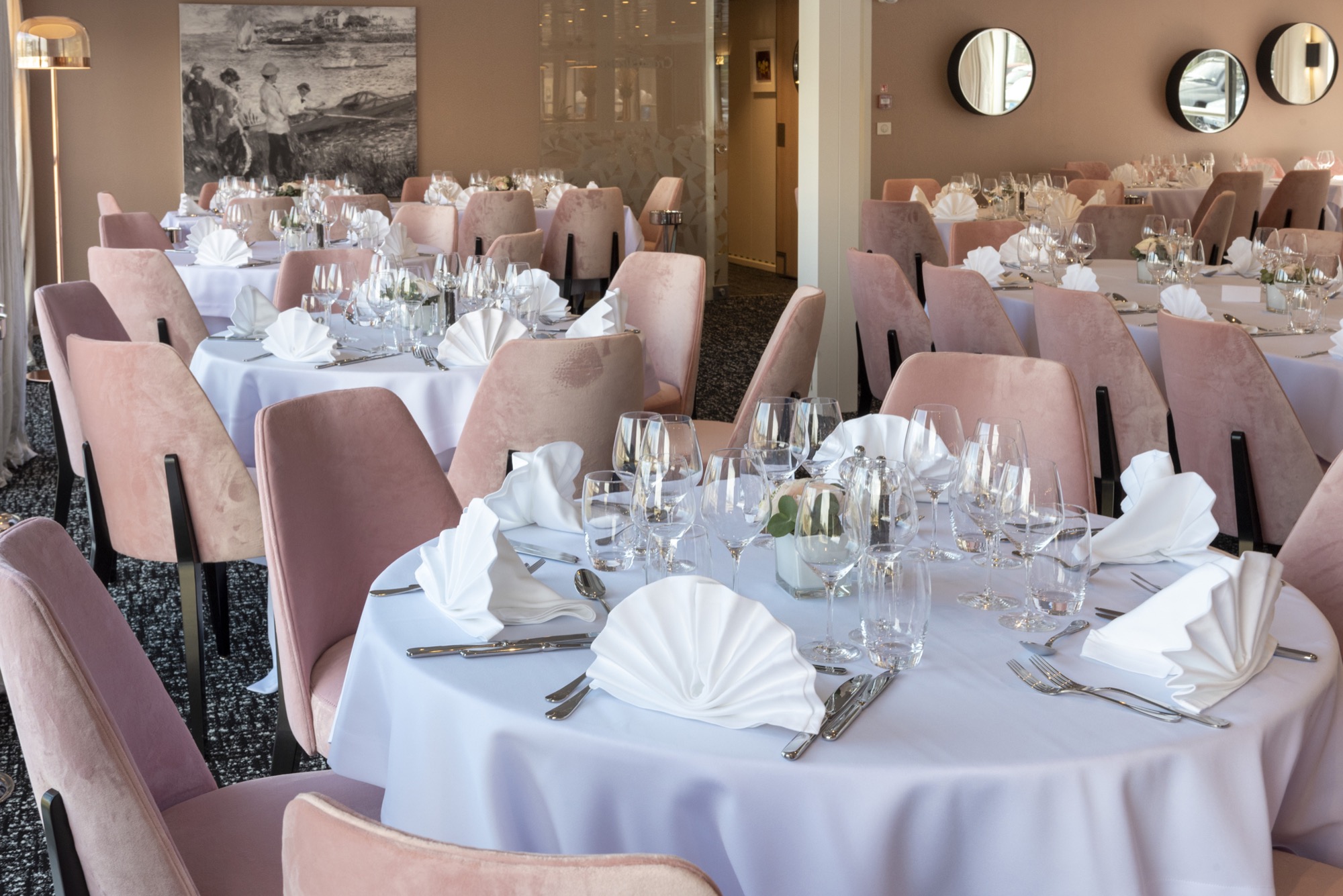 CroisiEurope MS Renoir Restaurant 2.jpg
